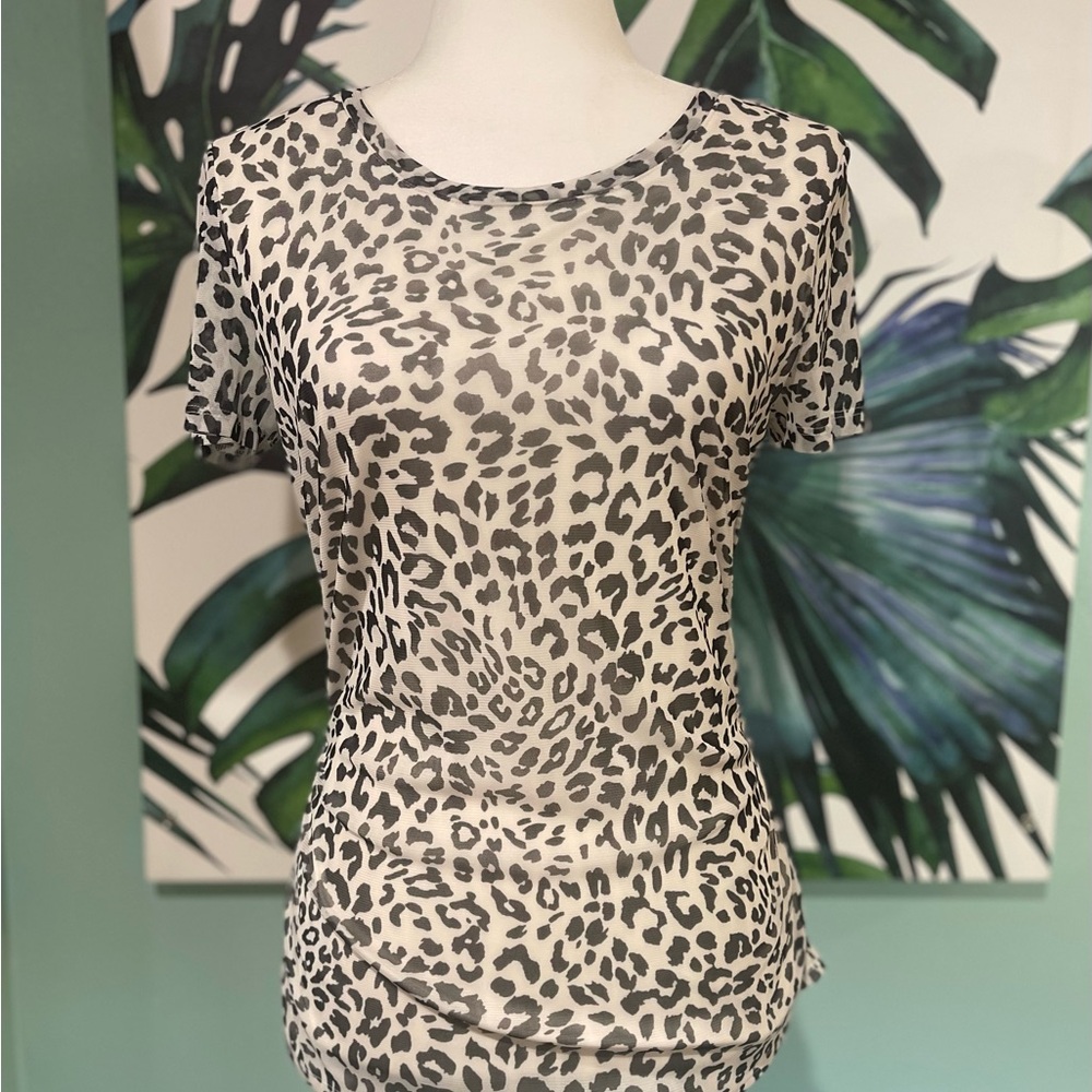 🚨Les Serein Chic Leopard Print Short Sleeve Top With Side Rouching🚨